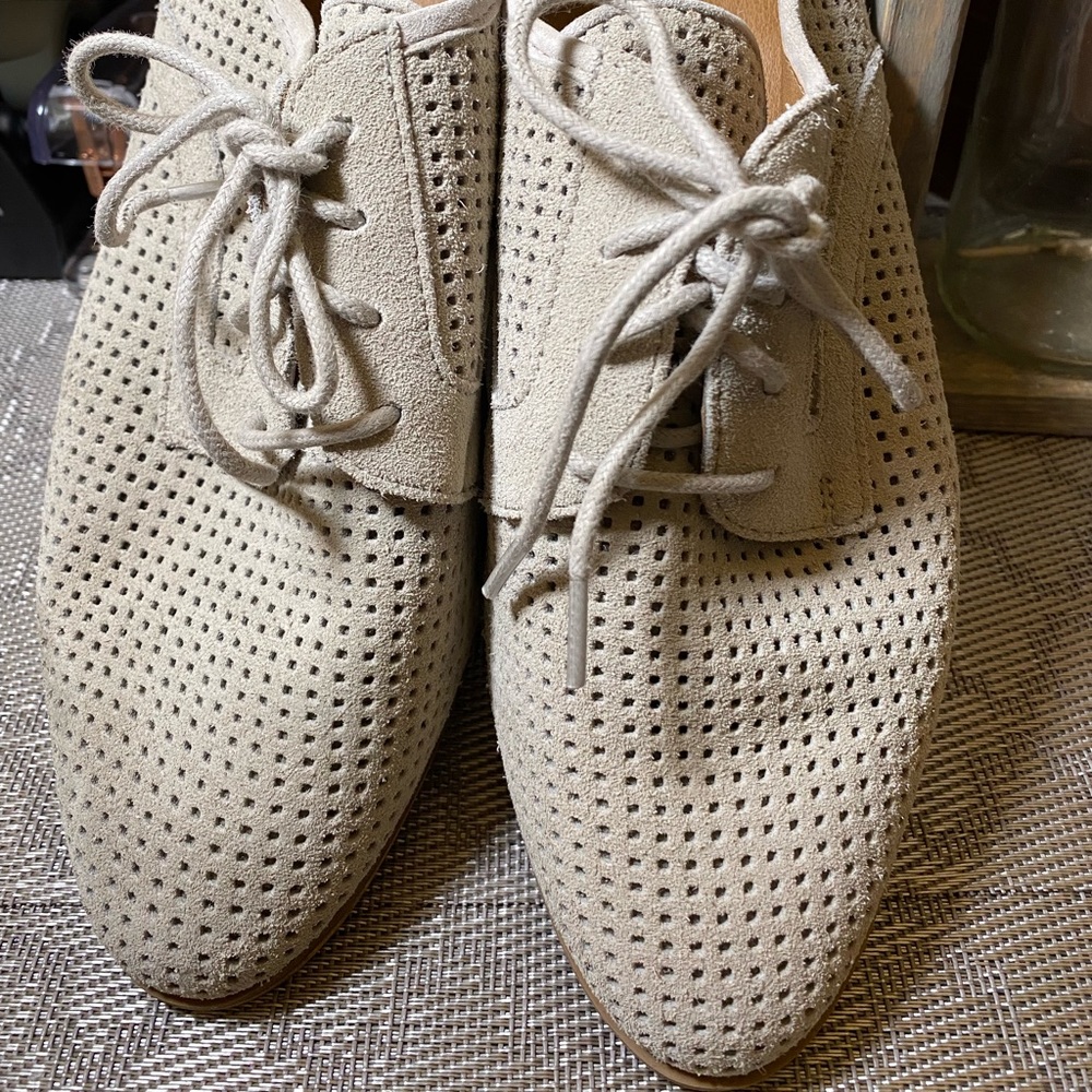 Womens Oxfords  Leather Shoes Size 8 Beige Color ,